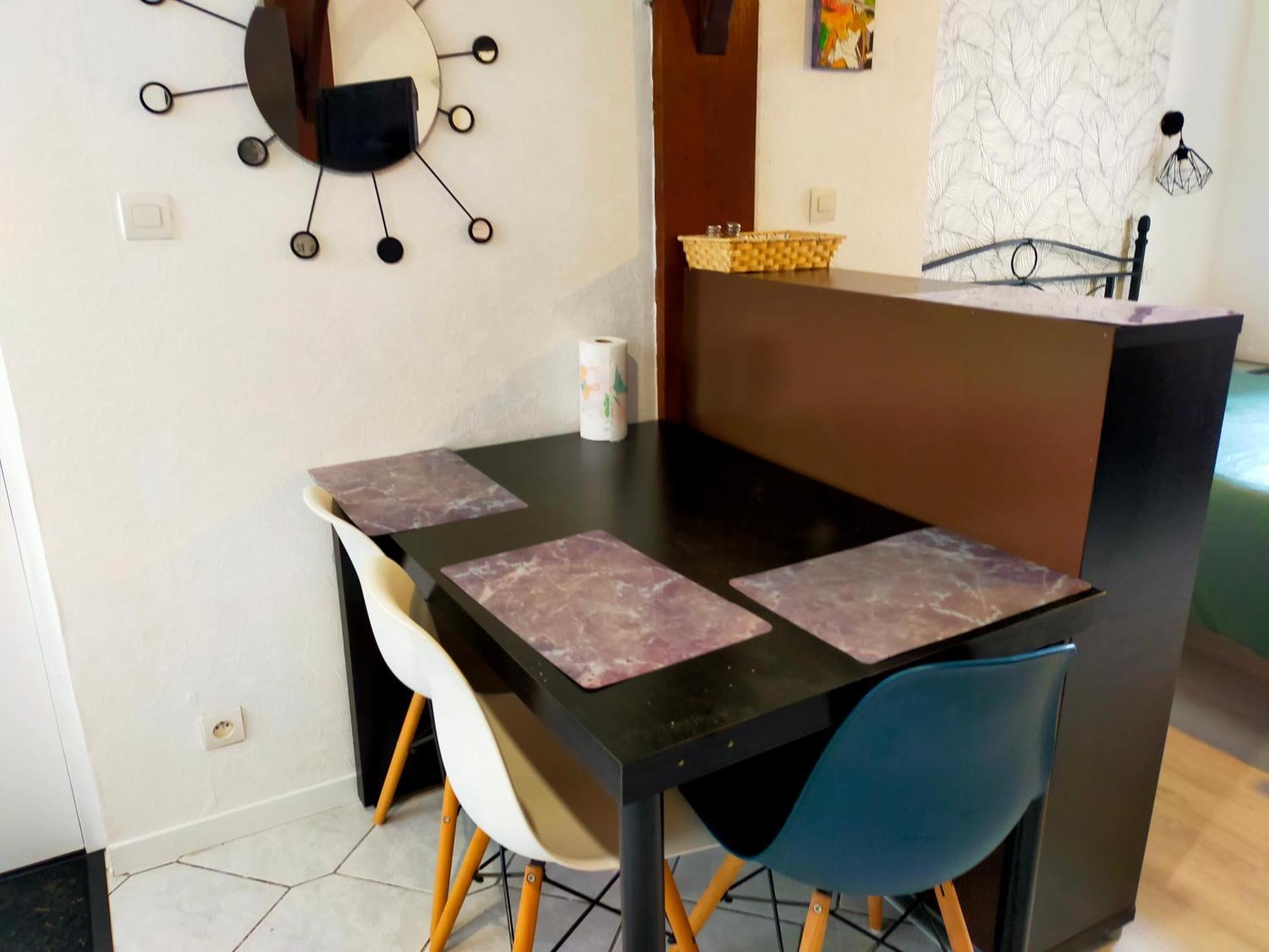 Studio En Rdc Avec Balcon Centre Vitre Exterior photo